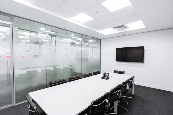 Osvetlenie kancelárie – aké svetlá sú vhodné na dennú prácu v miestnosti?